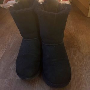 Black Uggs size 4